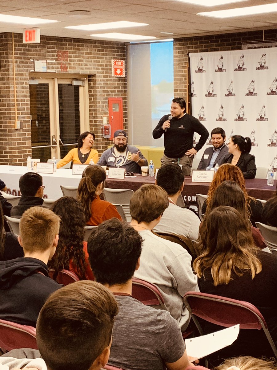 ArgonautActivi1's tweet photo. Thank you to our Hispanic Heritage Alumni Speakers who visited Argo Community High School. #argopride #argo100years #argocommunitystrong #argocommunityhighschool #argoalumni https://t.co/zGXmO7GihX