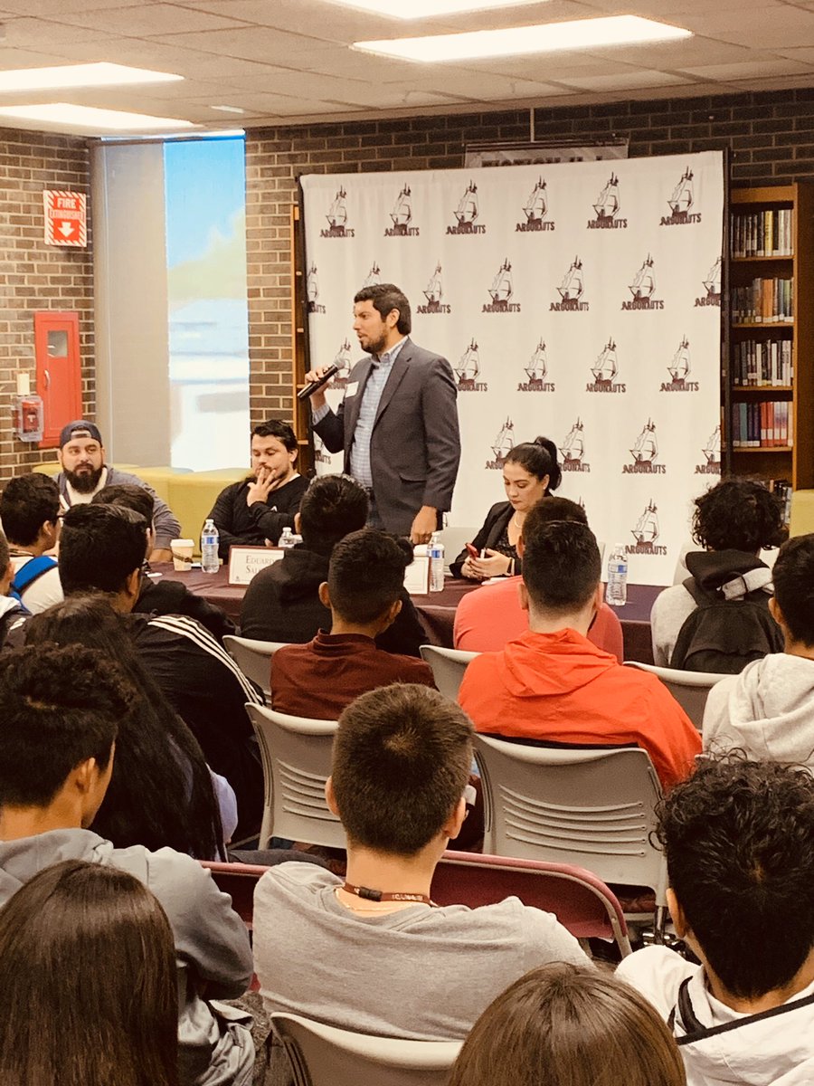 ArgonautActivi1's tweet photo. Thank you to our Hispanic Heritage Alumni Speakers who visited Argo Community High School. #argopride #argo100years #argocommunitystrong #argocommunityhighschool #argoalumni https://t.co/zGXmO7GihX