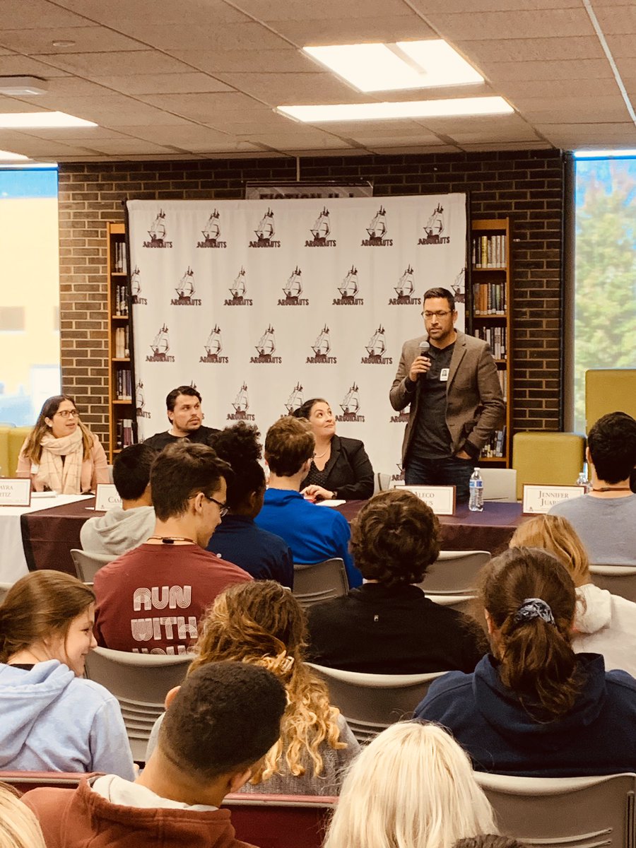 ArgonautActivi1's tweet photo. Thank you to our Hispanic Heritage Alumni Speakers who visited Argo Community High School. #argopride #argo100years #argocommunitystrong #argocommunityhighschool #argoalumni https://t.co/zGXmO7GihX