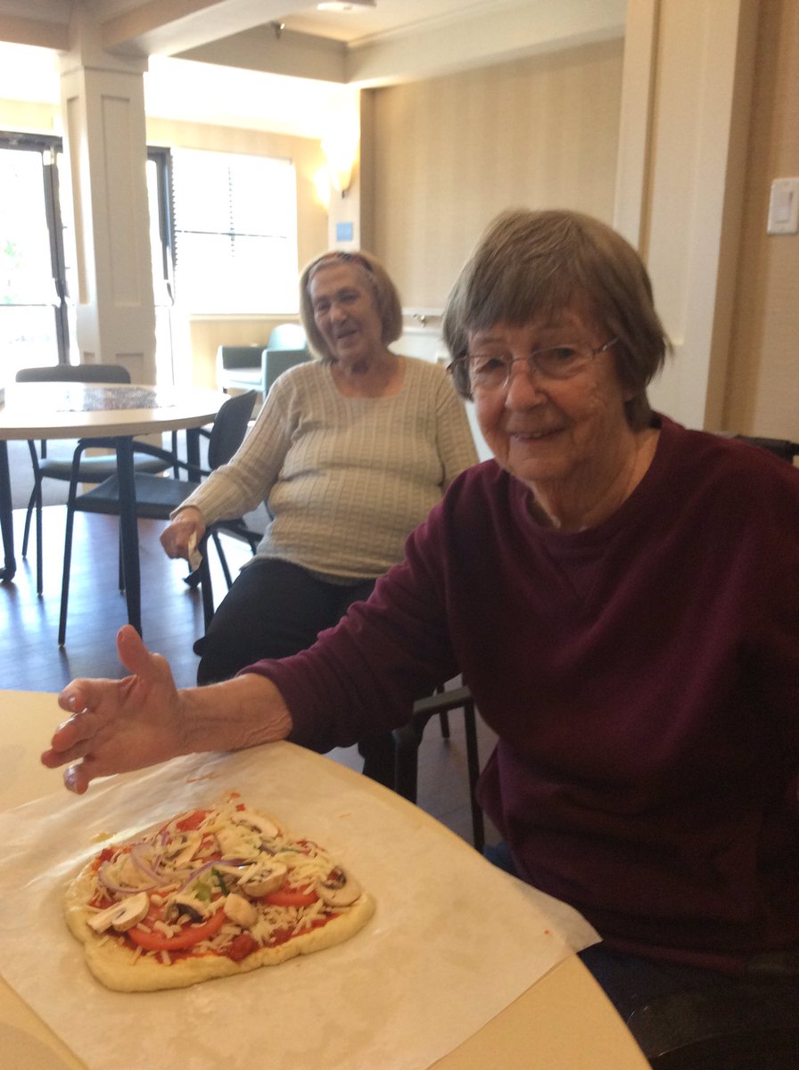 southbrook_'s tweet photo. Today is Beer 🍻and Pizza 🍕 Day! 
We skipped on the beer, as Southbrook resident chefs needed their full attention in the kitchen to create delicious home-made pizzas!

#BeerandPizzaDay
#HomeMadePizza
#SouthbrookRetirementCommunity
#RetirementLiving https://t.co/IfSRVMIBuk