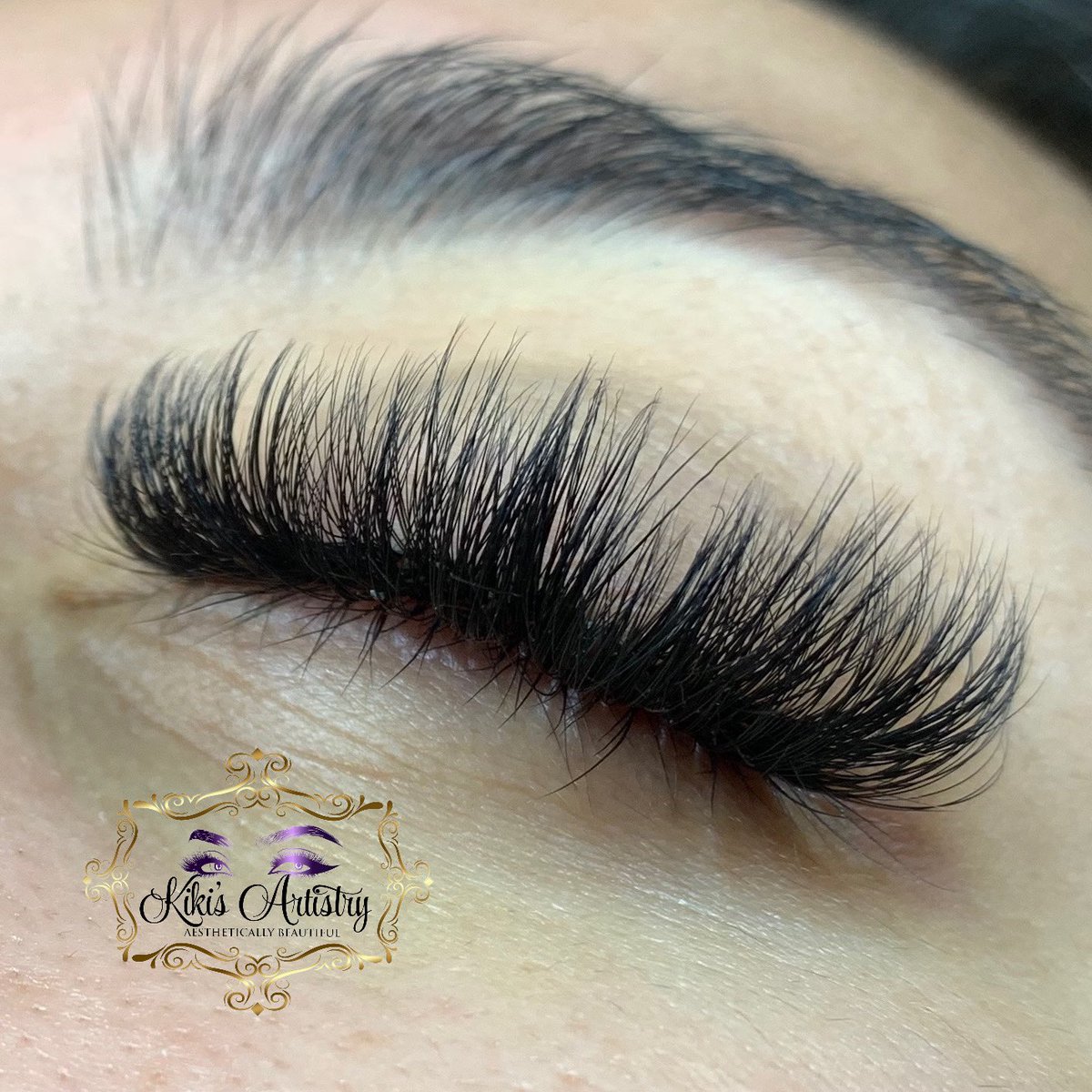 Fluffy Volumes 💜 Link in bio to book! #pearlandlashes #houstoneyelashextensions #pasadenalashes #houstonvolumelashes