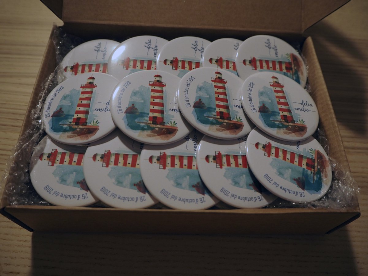 ButtonMarket's tweet image. #Buttons &amp;amp; #badges sent to Catalonia.
