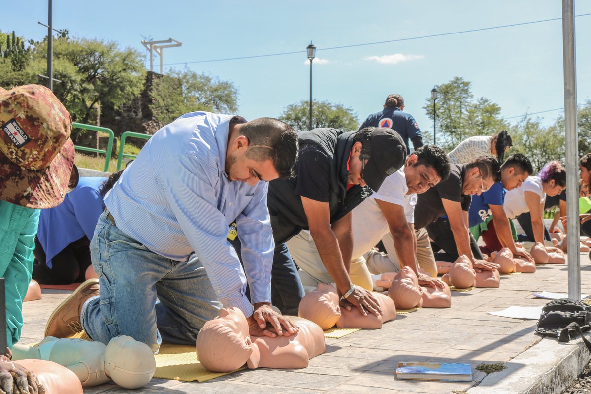 pcmqro's tweet photo. El día de hoy en nuestro Parque Temático de #Capacitación "Querépolis", impartimos #CursoIntegral de #ProtecciónCivil a personal que labora al interior de los Centros de Adicción de nuestro @qromunicipio
#ProtecciónCivilLoHacemosTodos
#JuntosHagamosLaDiferencia https://t.co/2Z7b5GNsEf