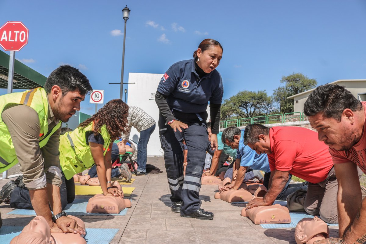 pcmqro's tweet photo. El día de hoy en nuestro Parque Temático de #Capacitación "Querépolis", impartimos #CursoIntegral de #ProtecciónCivil a personal que labora al interior de los Centros de Adicción de nuestro @qromunicipio
#ProtecciónCivilLoHacemosTodos
#JuntosHagamosLaDiferencia https://t.co/2Z7b5GNsEf