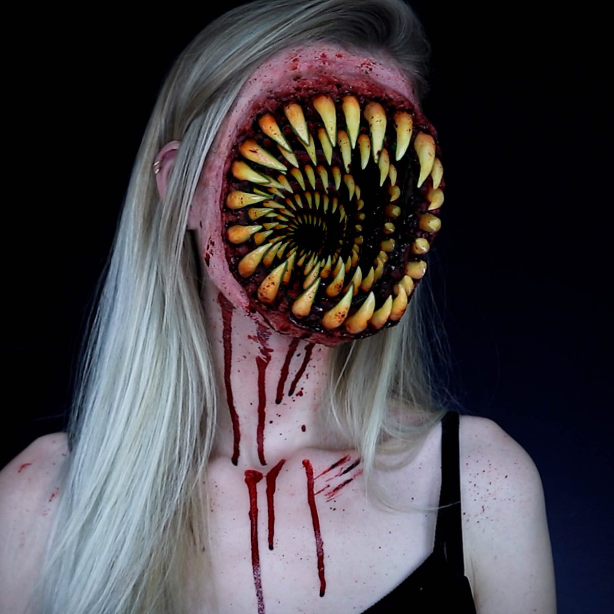 simplesymphony_'s tweet image. Well, you knocked on the right door, hiiii 👹