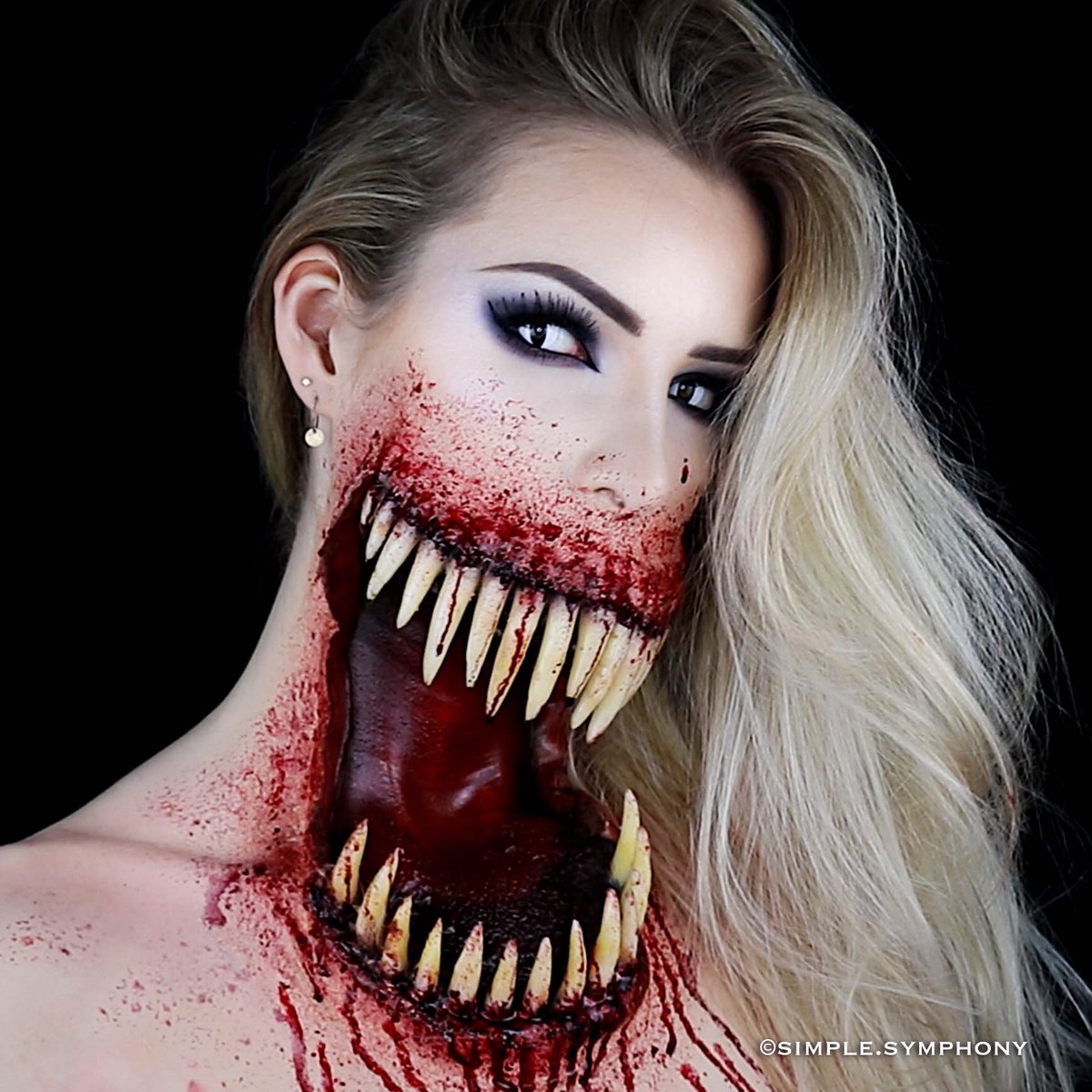 simplesymphony_'s tweet image. Well, you knocked on the right door, hiiii 👹