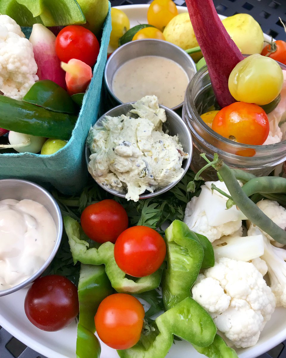 Crudité fit for a partayyy 🎉 Speaking of parties... Now’s the time to book your holiday shindig. To inquire about private or semi-private events, email us at info@cleverrabbitchicago.com.