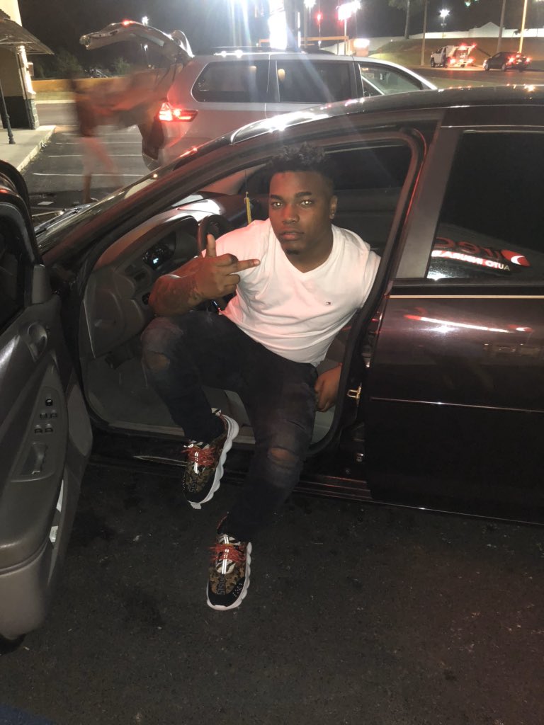 anson_windham's tweet photo. how that boy a baby and he still getting his dick sucked 🥵 https://t.co/l3XitctALE