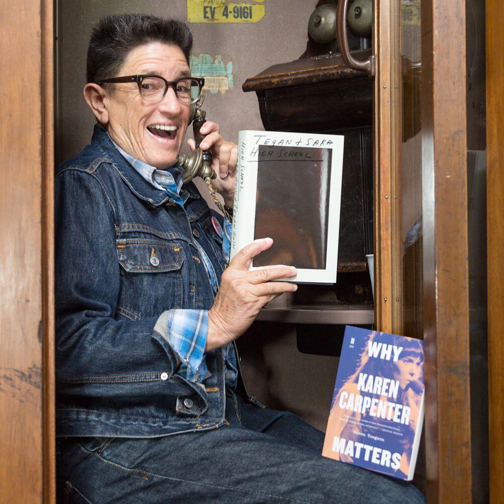 LambdaLitFest's tweet image. Not only did #Phranc sing some killer songs for LitFest Main Day they also picked up some killer books by @teganandsara &amp;amp; @inlandemperor! Don’t miss the call for info about LitFest 2020!! Sign up for our our newsletter➡️ visitor.r20.constantcontact.com/manage/optin?v…  📝❤️🏳️‍🌈📚 #QueerBooks #QueerLA