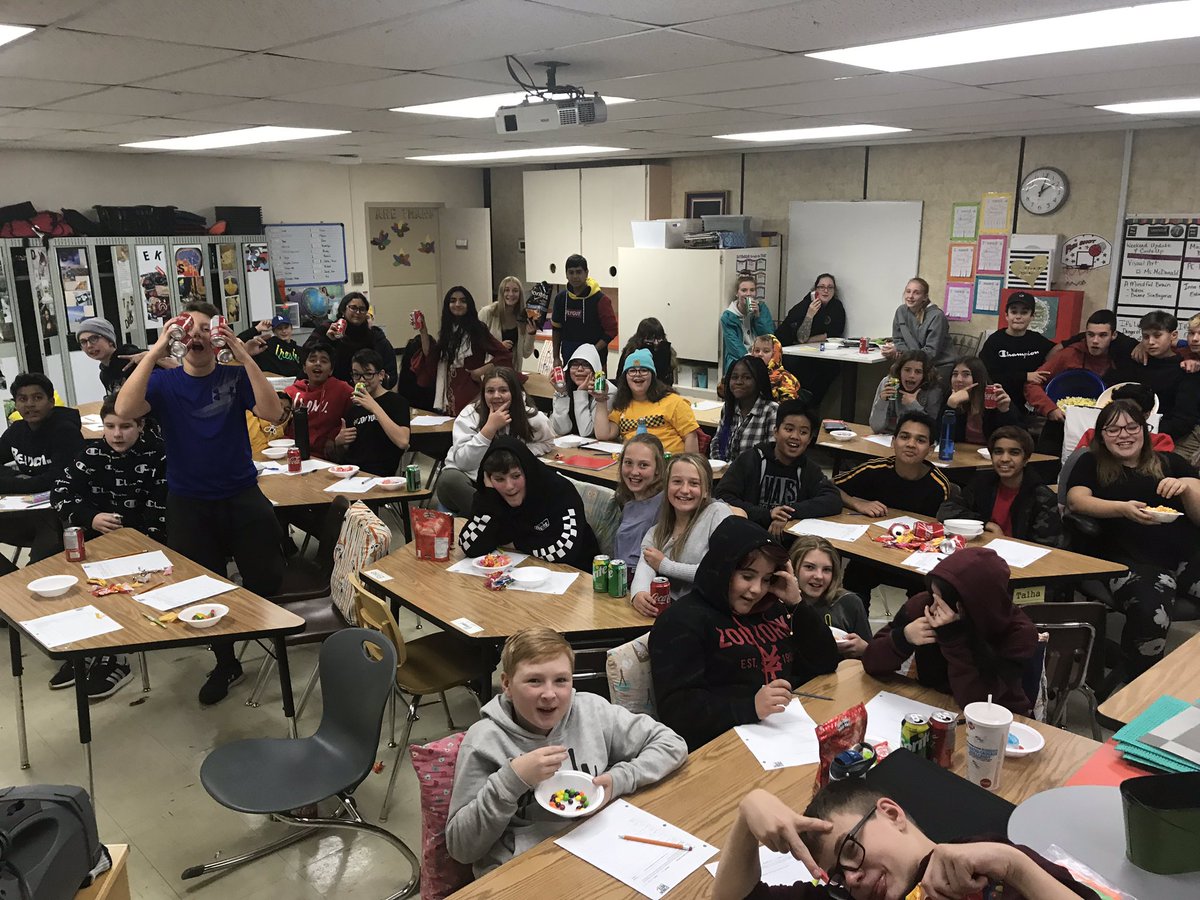 natalieschap's tweet photo. Viewing the Leaders’ Debate with the George Lee 8s! Thanks to @studentvote @CIVIX_Canada for sponsoring the snacks for viewing! We weren’t so sure about the debate itself, but we LOVED the snacks! @skpoli @GeorgeLeeRegina @MsDaviesFosure https://t.co/HRvrzs19OQ