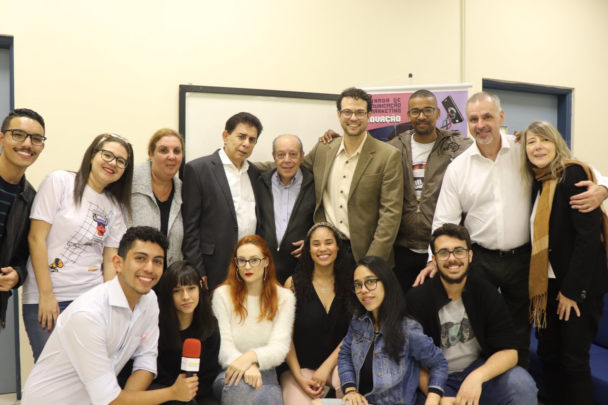 jcmunip19's tweet photo. No segundo horário, o grande @h.barbeiro e o consultor de comunicação @u.d.o Simon dividiram o palco em uma palestra bem humorada e até com sorteio de brindes!

A #jcmunip19 tem muito mais novidades e #inovacao você não pode perder https://t.co/j6O5R5i8zG