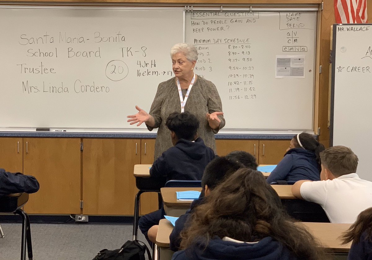 Niccole_SMBSD's tweet photo. ECJH career day today! Thank you to all the community members who came and spoke to our students. #SMBSDfamily #ECJHTitans https://t.co/XbJ3KXiVy2