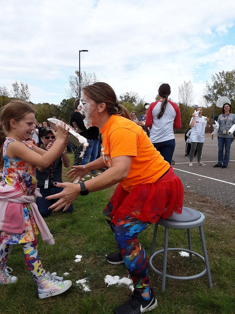 Tammy Ferrian (@mustangphyed) on Twitter photo When teaching kids how to aim backfires on you! This Meadowvale walkathon winner didn't miss! ❤
<a href="/MeadowvaleElem/">@MeadowvaleElem</a> When teaching kids how to aim backfires on you! This Meadowvale walkathon winner didn't miss! ❤
<a href="/MeadowvaleElem/">@MeadowvaleElem</a>