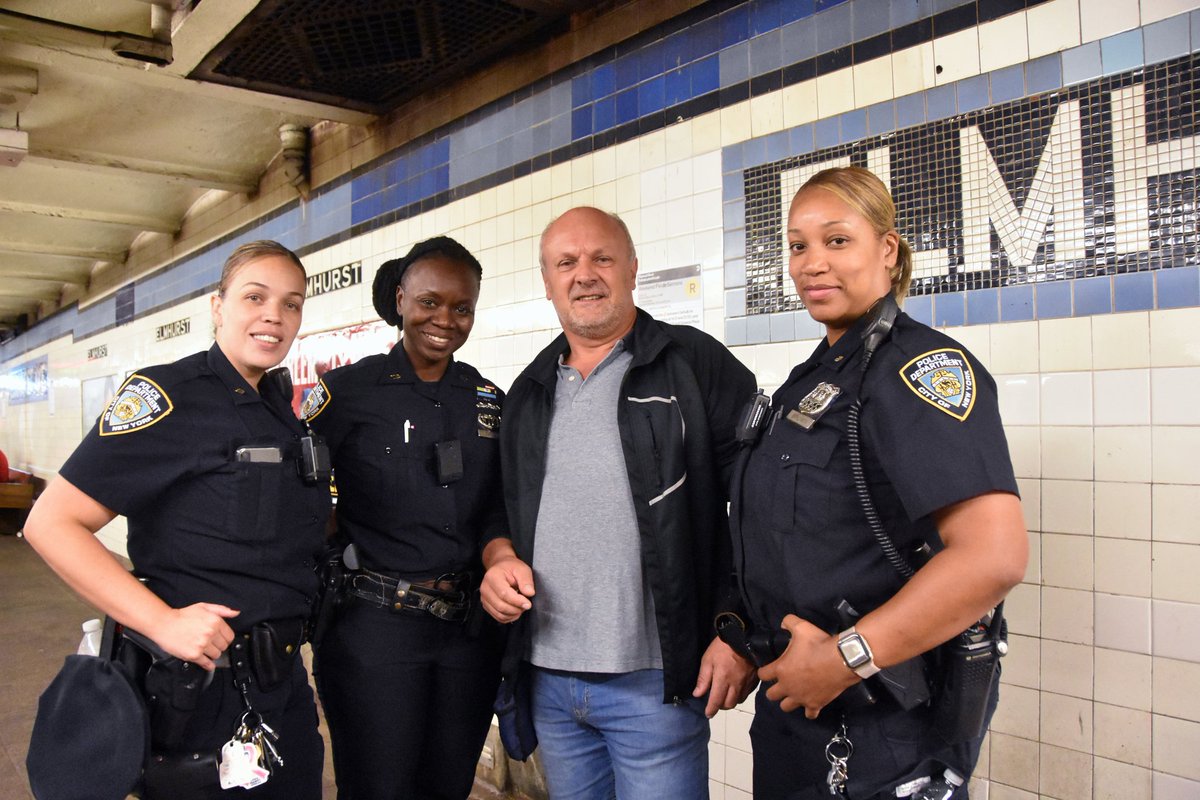 thomas_althea's tweet photo. TD 20 @NYPDTransit tourists  from Italy was happy to see NY Finest ladies patrolling the subway. https://t.co/m7jHenRdwD