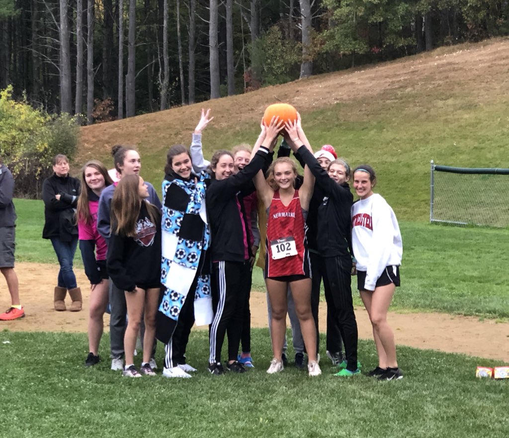 NewmarketXC_TF's tweet photo. Izzy places 3rd and the girls team takes home the win #MulePride #MulePack #BringHomeThatPumpkin https://t.co/nOjLQzPMNz