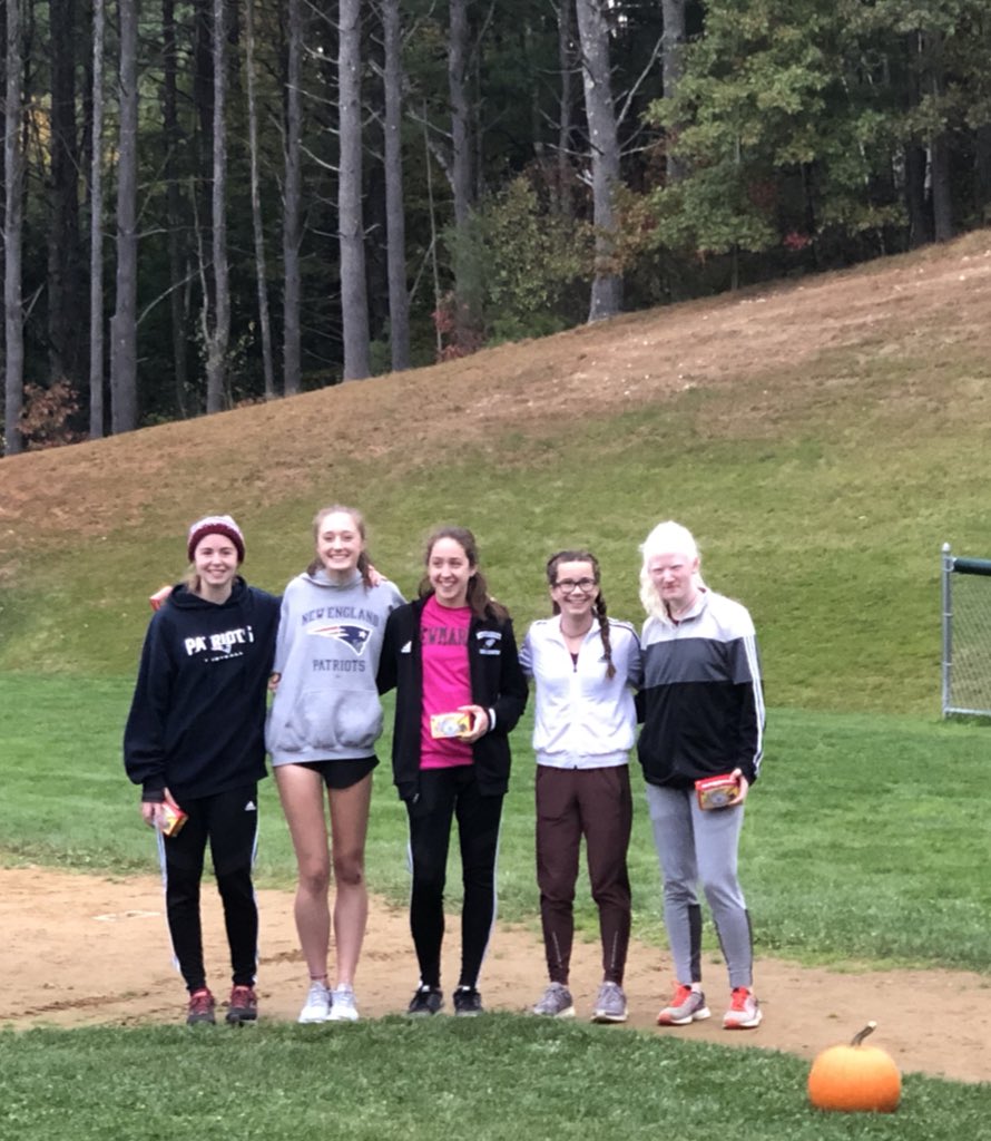 NewmarketXC_TF's tweet photo. Izzy places 3rd and the girls team takes home the win #MulePride #MulePack #BringHomeThatPumpkin https://t.co/nOjLQzPMNz