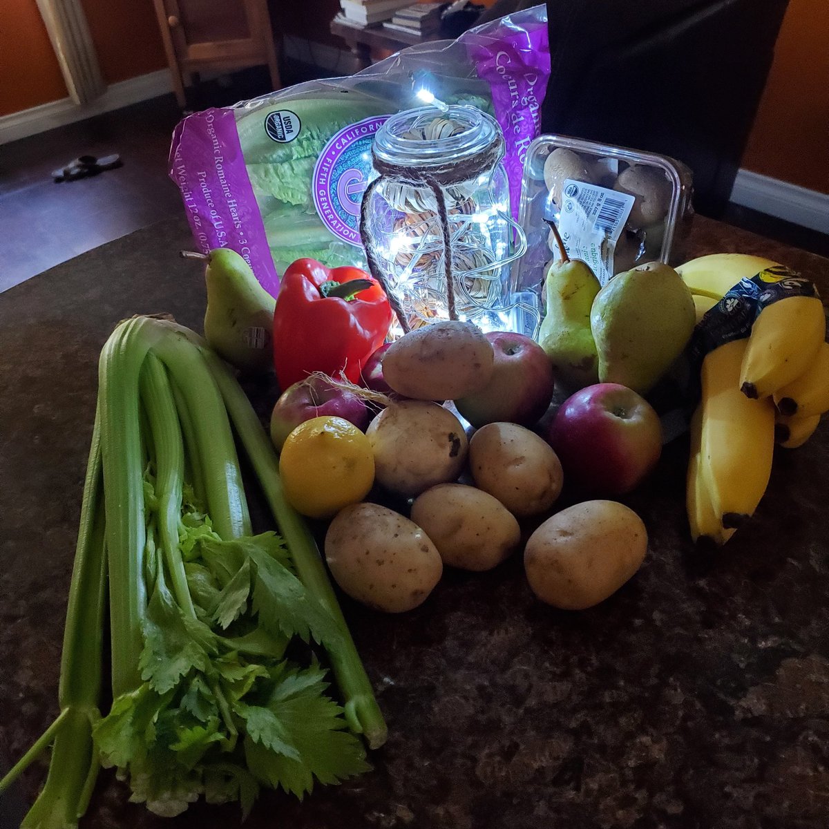 F3inGoderich's tweet image. Another great produce box this week @LocalOrganicss #fresh #greatmix #halfshare @GoderichDwntown  Missing the squash as using as decoration 😉