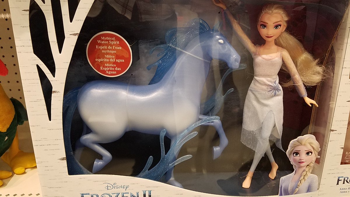 DsnyMovieReview's tweet photo. Merchandise is on shelves. I repeat, merchandise is on shelves. #Frozen2 https://t.co/Fen6hvy7e1