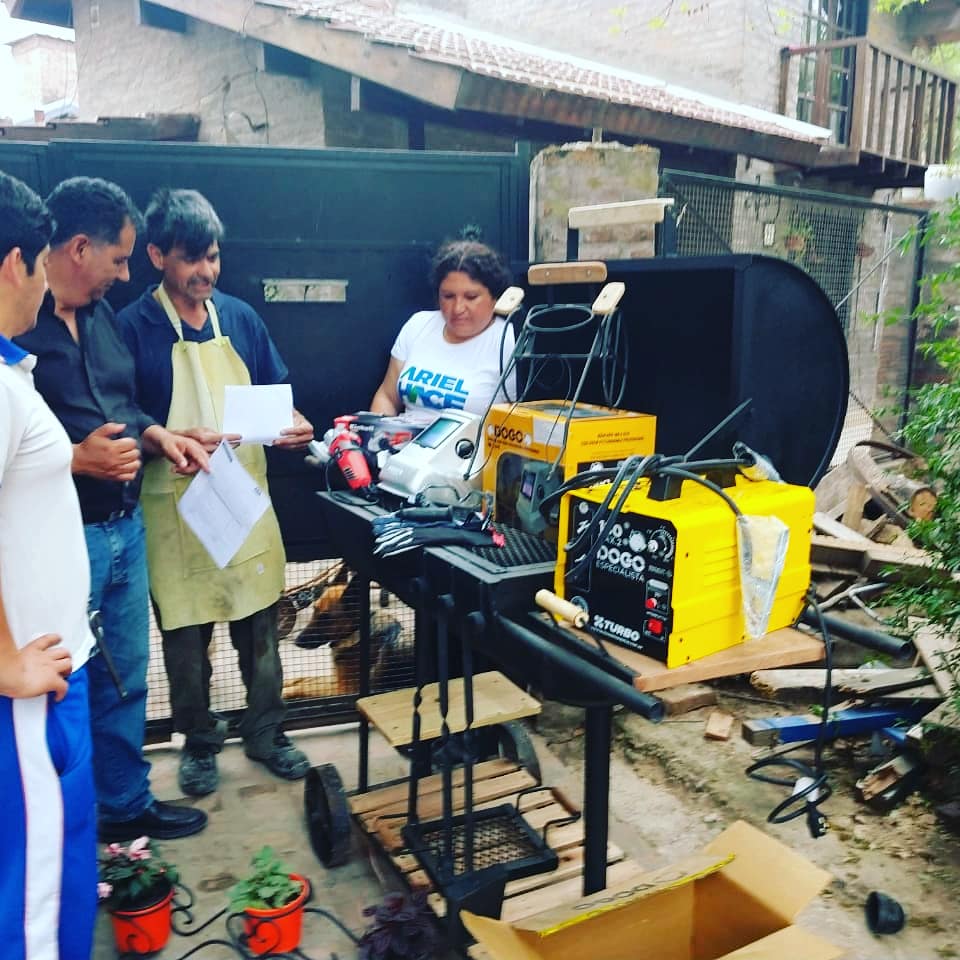 marcosMindo1968's tweet photo. Mientras el gobierno  y la provincia dejan sin trabajo a miles de Argentinos,nuestra gestión genera trabajo a través de Escobar emprende.@ArielSujarchuk  @LauRussoS @javirehl  @BetoRamil @OmarSuarez005 https://t.co/wJL3NOB5Zl