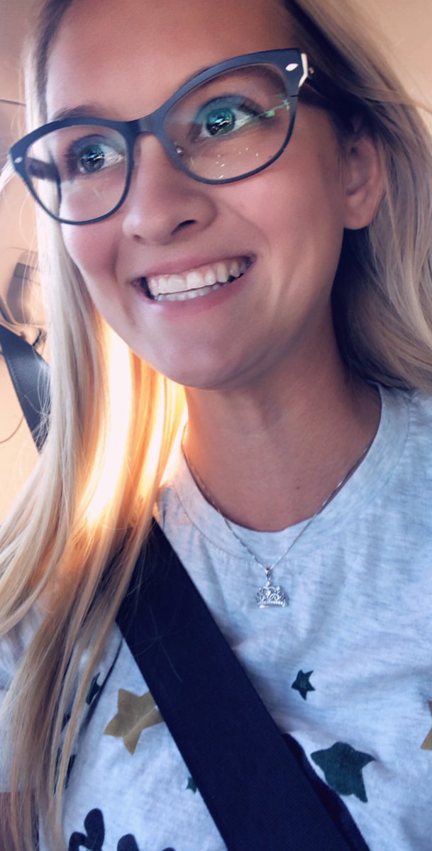 a_lutz1995's tweet photo. The excitement on my face tells you how much I love my new tooth !!! https://t.co/JdYojtjfOJ