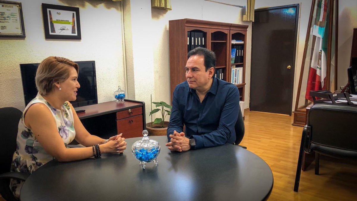 PaulinaMonreal_'s tweet photo. El día de hoy me reuní con  @Corrujedo_AMD director de @AMD_Durango para empatar agendas y poder conocer de cerca los trabajos del servicio de agua potable en beneficio de la ciudadanía. El cuidado del agua es tarea de sociedad y gobierno, ¡trabajemos juntos para cuidarla! https://t.co/FYQEGKqrjS