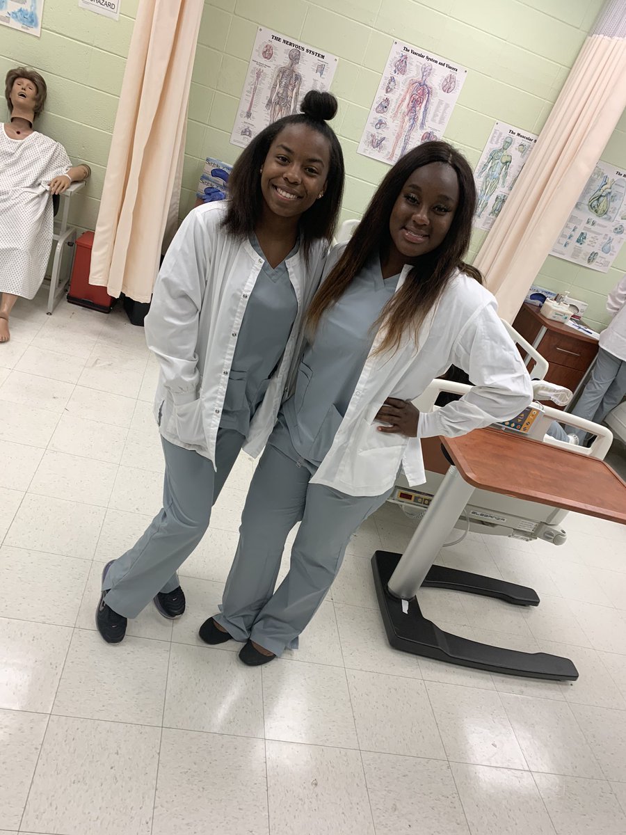 BobcatMedical's tweet photo. Scrub Life 💉👩‍⚕️ #Scrubs #lookingfab #seniorszn #lovinggrey https://t.co/It6jXi1I0F