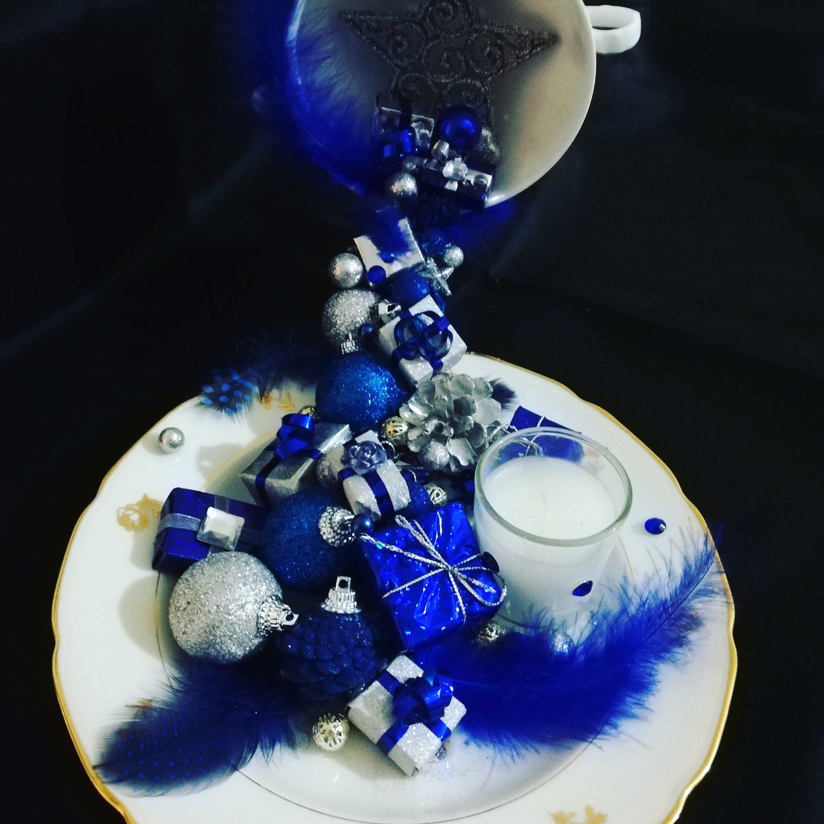 lacavernedeflo's tweet photo. Tasse renversée, bougeoir.

#Faitmain #handmade #lacavernedeflo #tasserenversee #gravitymug #pieceunique #gifts #cadeaux #blue #noël #Christmas #christmas2019 #ChristmasIsComing #pèrenoël #deco #Silver #light https://t.co/IBBjljwGjU