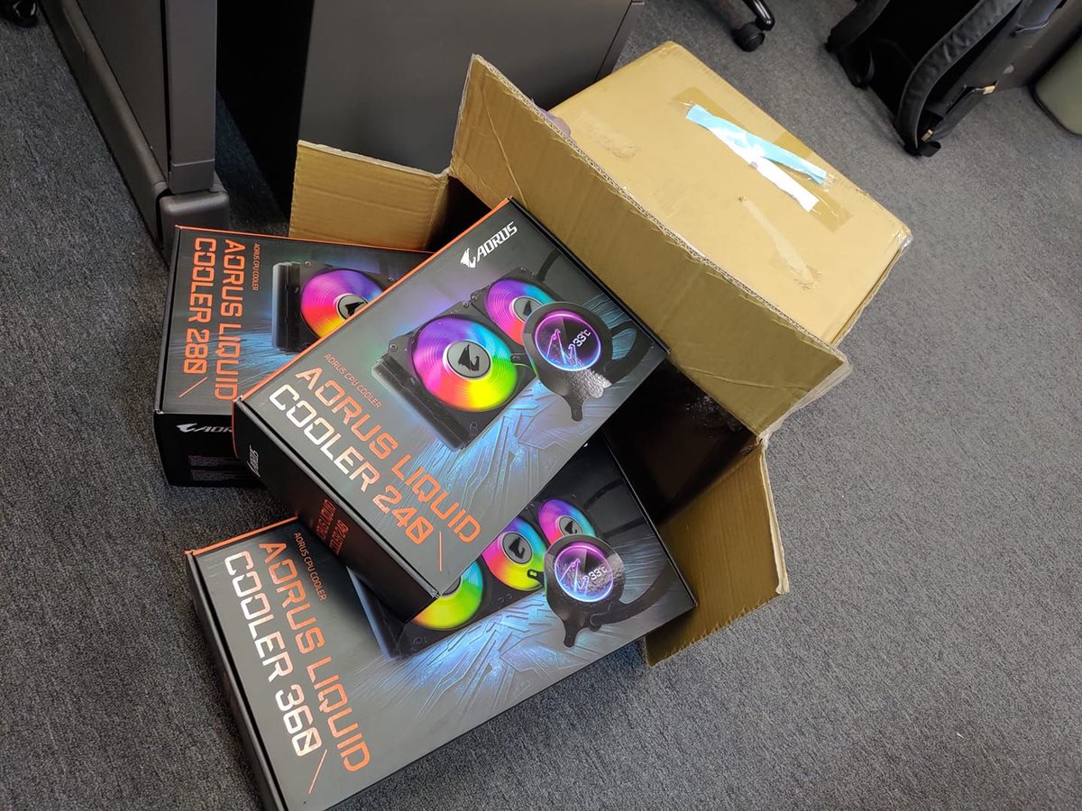 AorusOfficial's tweet photo. Look what goodies stumbled in 🤔 🤔 🤔 
Stay tuned! More info on launch/pricing details to be shared SOON!

#aorus #aorusgaming #gamingpc #pcgaming #aiocooler #pcmasterrace https://t.co/gHTENrE9Tb