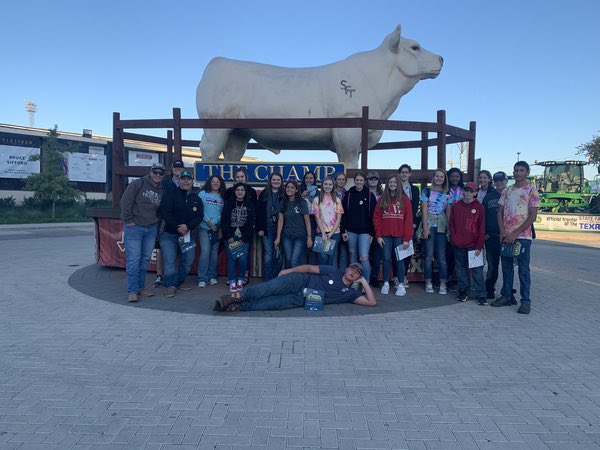 MarcusFFA's tweet photo. We had a great time at the State Fair yesterday for ag awareness! As well some of our green hands and chapter members got their FFA official jacket so exciting for them! https://t.co/F1gF2lxxDr