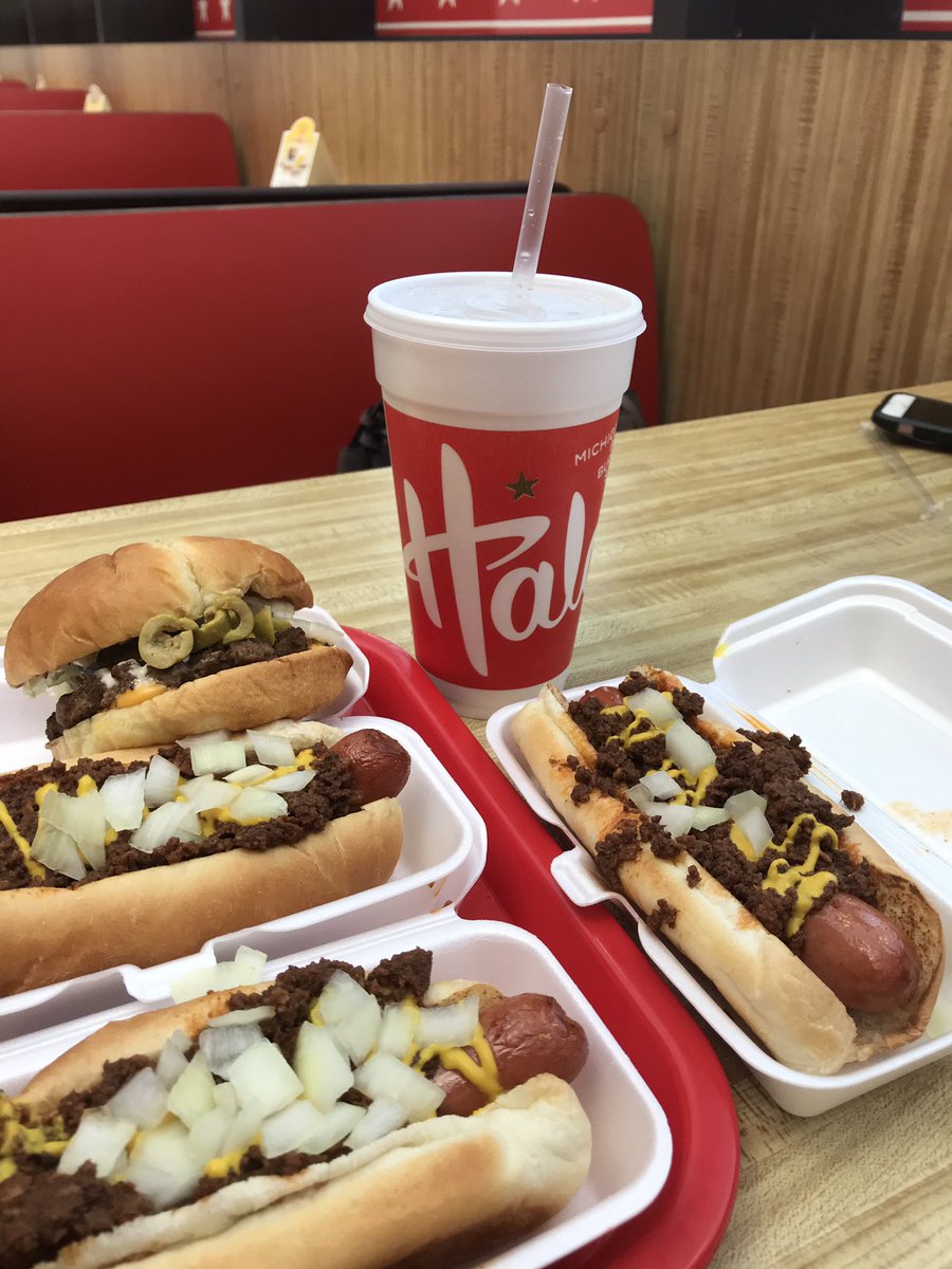 JustinRossow's tweet photo. I cannot find a coney better than @Halo_Burger ANYWHERE. And I have been looking. 

(But how can you avoid an olive burger as long as you are here?)

#lunch #yum @NRossow https://t.co/h82T4hJzXv
