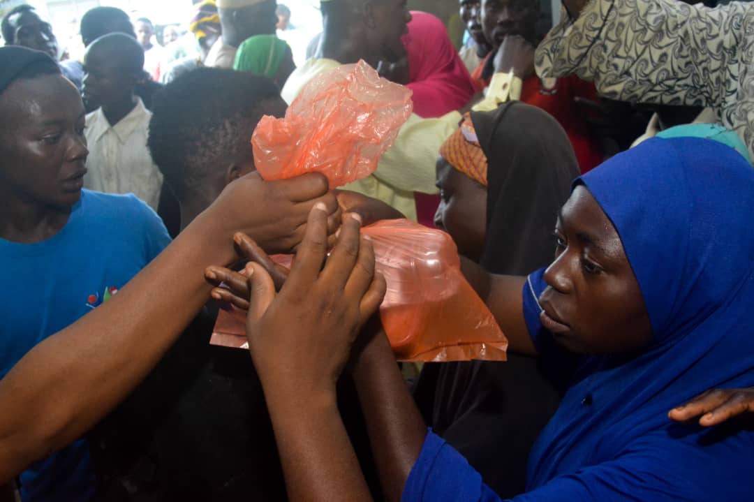 usim_abel's tweet photo. We deeply appreciate @pinkfoodbank who fed over 350 Beggars at our #BeggarToBossConference.
We had a massive turn out of our beneficiaires at the conference and we are grateful to God that it was a success.
Thanks to everyone who celebrated me on my Birthday, God bless you https://t.co/GMLQaClA5A