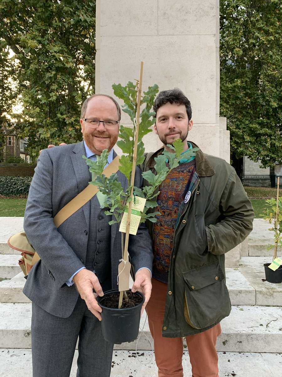 Thank you <a href="/Treesdirect/">Trees Direct</a> 🌲 <a href="/ExtinctionR/">Extinction Rebellion Global</a> for this beautiful oak tree. Planting &amp; protecting trees 🌿here &amp; overseas - on a much, much bigger scale - is a vital part of tackling the local &amp; global climate &amp; biodiversity emergency🚨 #ReforestEarth #Reforestation #Biodiversity