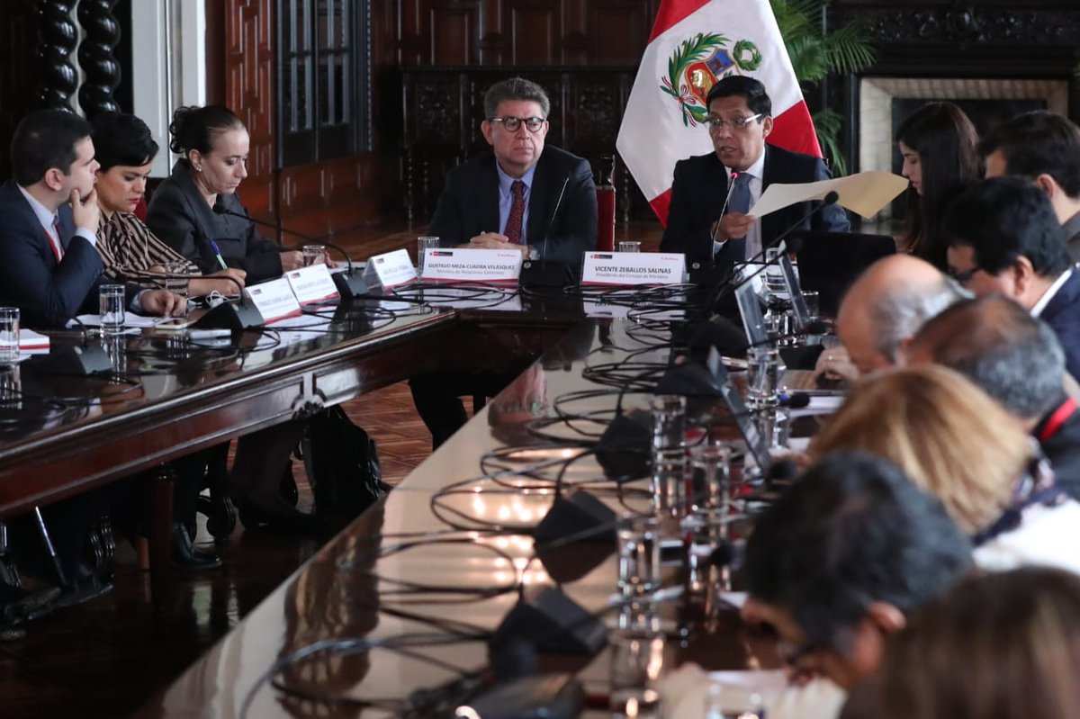 pcmperu's tweet photo. El primer ministro @VicAZeballos anunció, en conferencia de prensa con medios extranjeros, que en el Consejo de Ministros se aprobó el decreto de urgencia que establece medidas para la realización de #EleccionesParlamentarias. https://t.co/14la3mAL8C