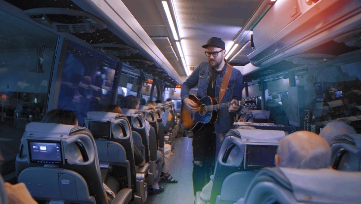 ✨ Hoy, hemos tenido el placer de estar con <a href="/soymolinamolina/">Molina Molina</a> y su maravillosa voz 🎶 en #Granada, amenizando los embarques de los pasajeros tanto en las dársenas como dentro de los buses. 🚌 🎸

Like 💙 si has celebrado con nosotros la Semana del Cliente porque #ALSAerestú.