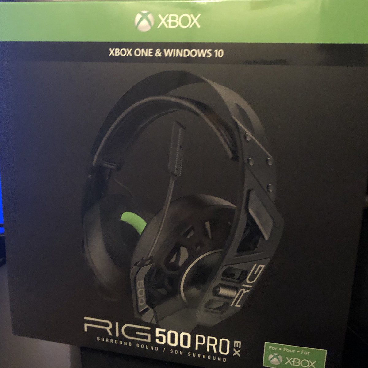 JurassicFury's tweet photo. Retired my @RIGGaming 800lx in favor of this brand new 500 Pro Ex today! After seeing it early @ @GameStop Managers Conference this headset went to the top of my must haves & here it is!
#rig500proex #rig #rig800lx
#gearupgetgood #righeadset #riggaming #gamestop #earlyaccess https://t.co/BYk44QbbJn