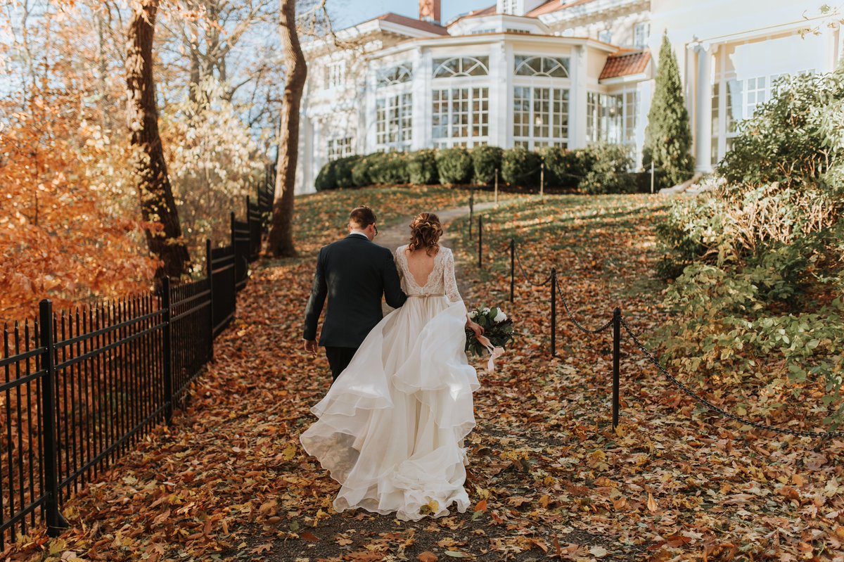 Wylie_Inn's tweet photo. The #TupperManor offers an incomparable setting for a #wedding during any season in Beverly, MA. https://t.co/Z7vrAsQFOZ #visitbeverly #weddingwednesday #beverlybride https://t.co/7jDQHrilSz