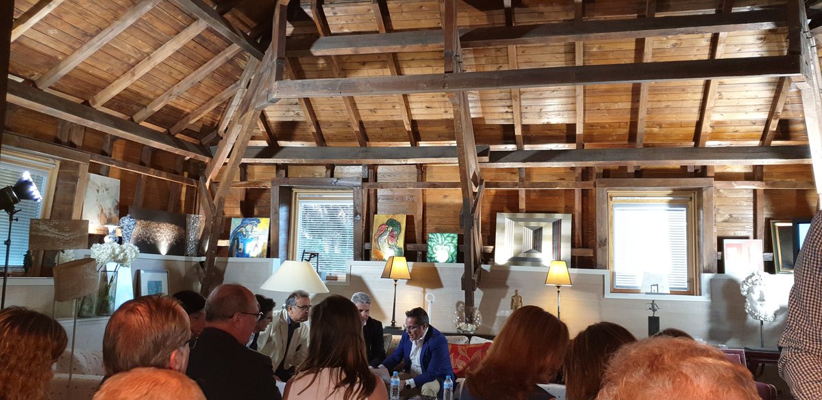 rubenloli12's tweet photo. Estupenda presentación del libro Inspirando líderes comprometidos,  gracias por la invitación querido @nando071964 y @HACNYC https://t.co/bKvNNXfaff