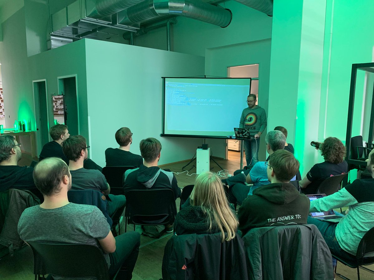 vuejsdresden's tweet image. Unser heutiges Meetup läuft und @code_hx zeigt im Live Coding wie man seinen eigenen Blog aus Markdown Files statisch rendern kann.