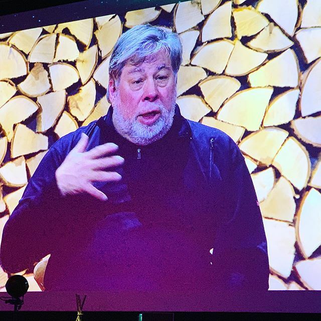 rvvargas's tweet image. Steve Wozniak answering about threats of AI and computers that operate like a brain at #nbforum2019. He said: “Engineers know already how long does it take to create a human brain. It is fast! It takes 9 months.” :) ift.tt/2ATBzxf