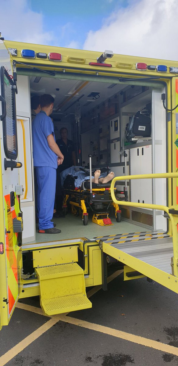 Thank you <a href="/SECAmbulance/">South East Coast Ambulance</a> for helping our Anesthetic Dr's to get transfer ready #workingtogether <a href="/Medway_NHS_FT/">Medway NHS Foundation Trust</a>