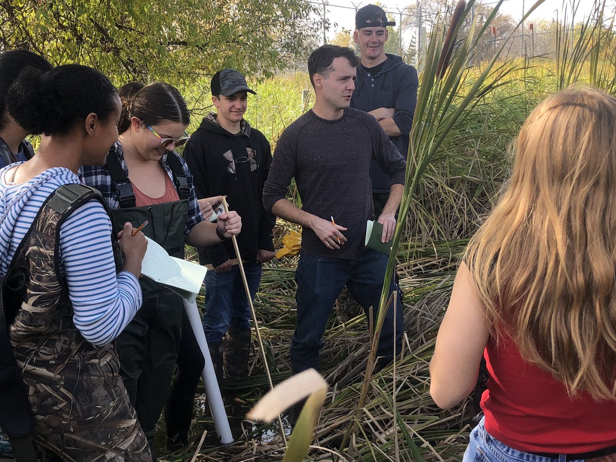 Land_WaterACC's tweet photo. Year 2 students enjoying a great field day @ACCMB North Hill campus  sampling benthic macroinvertebrates  #outdoorlearning @ACC_Shawn https://t.co/4pVBZ22RJc