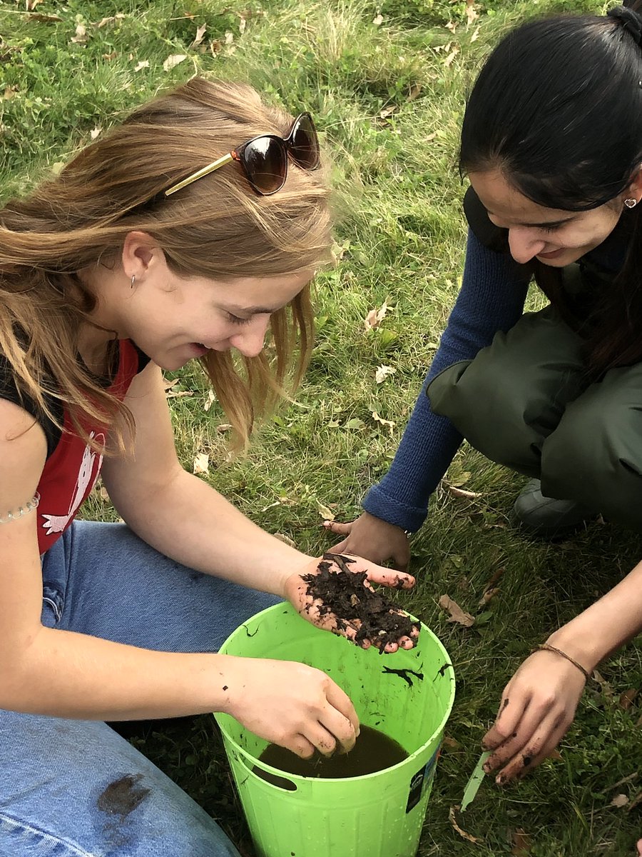 Land_WaterACC's tweet photo. Year 2 students enjoying a great field day @ACCMB North Hill campus  sampling benthic macroinvertebrates  #outdoorlearning @ACC_Shawn https://t.co/4pVBZ22RJc