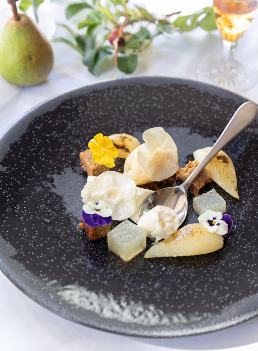 TicktonGrange's tweet photo. It’s hump day and so there’s only one thing for it; ‘Pearsnip’ Pud 🍐

#finedining #autumnwintermenu #hiderestaurant #ticktongrange #indulgence #foodography #foodstagram #lovefood #forkyeah #eeeeeats #humpday #wednesday #happyhumpday #yorkshirerestaurant #feedyoursoul https://t.co/upXlToZhQv
