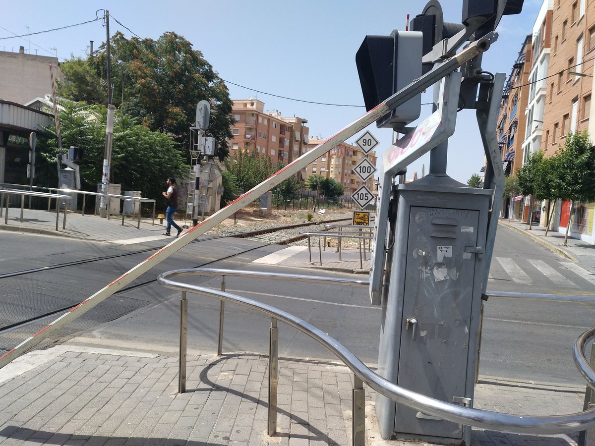 Cumplirá el <a href="/AytAlcantarilla/">Ayuntamiento de Alcantarilla</a> su promesa electoral d eliminar el paso a nivel de C Mayor? Se convocará la Comisión Municipal dl Ferrocarril para la participación ciudadana?  Quizás tengamos respuestas antes d q el tiempo ponga a cada uno en su lugar #AlcantarillaSinBarreras 20h