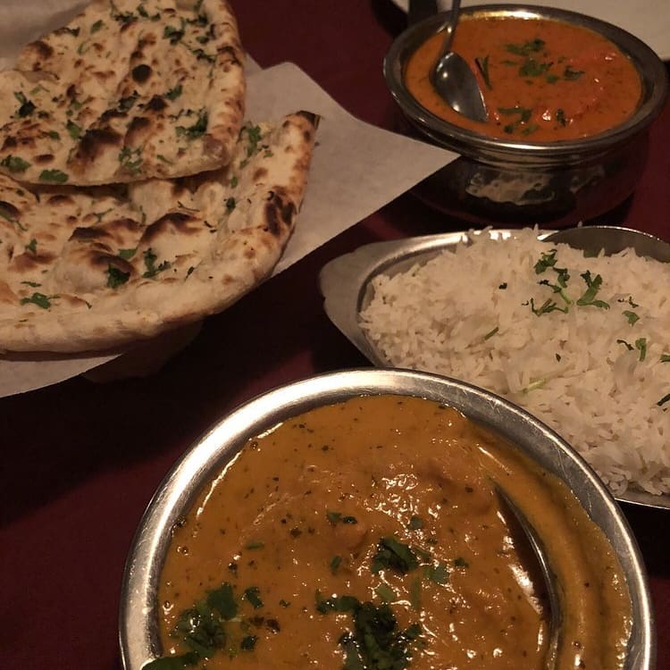 agra_cafe's tweet photo. The perfect combination #pineapplechicken, rice and garlic naan. 
📍: @agra_cafe
🌆: Los Angeles CA
#⃣: #agra_cafe
👇🏼TAG A Food LOVER👇🏼
Order Food Online at:https://t.co/2qfPikpy13
Clorder Los Angeles Food Delivery

#perfectmeal #indianmeal #indianfortea #bestindianinla #lafoodie https://t.co/Hi0bma4uvW