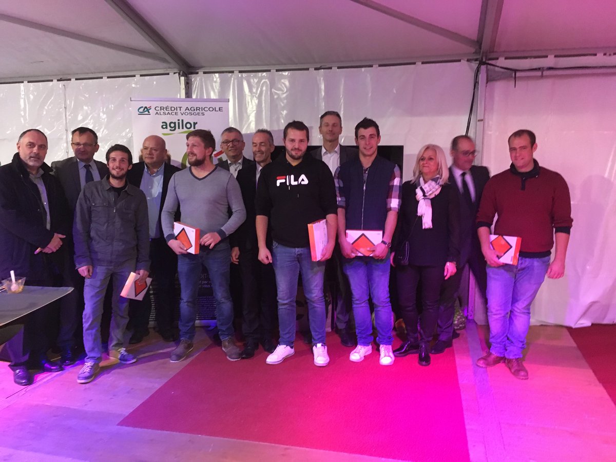 MFreyss's tweet photo. En direct des folies flore de Mulhouse , remise des tablettes à nos jeunes installés de l année ⁦@CA_AlsaceVosges⁩ https://t.co/A3blSE11Z6