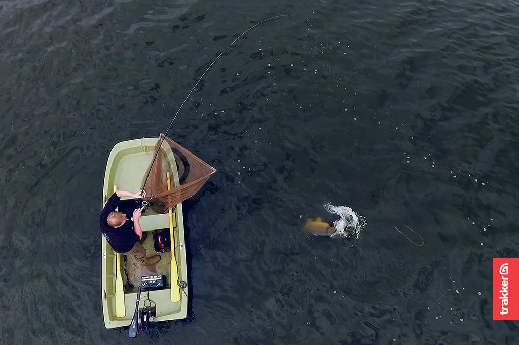 We ❤️ this drone shot of our John Walker playing a hard fighting Polish carp from the boat during our action-packed trip to Goslawice last year.Smash the link below if you've not watched it yet:
youtube.com/watch?v=4TZmY2…
-
-
#Trakker #🎣