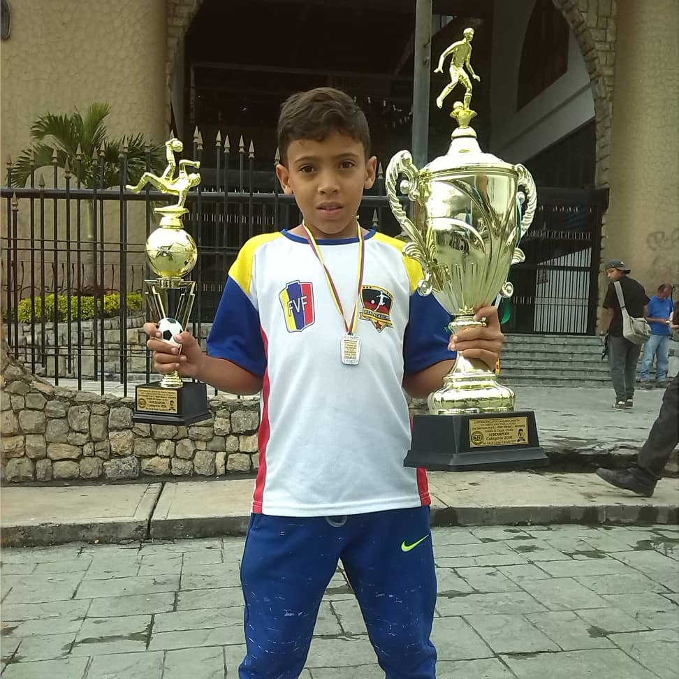 yulitza_r's tweet photo. @LaTeleTuya mi futuro #VINOTINTOxTLT pendiente de ganarse las entradas para el partido #DEPORTESTLT https://t.co/jJXUvao0mD