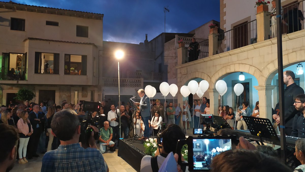 ParlamentIB's tweet image. Un any després de la torrentada al Llevant de Mallorca, a Sant Llorenç recordam i homenatjam les 13 víctimes mortals d'aquell dia fatídic, i agraïm també la tasca a totes les persones que permeteren al Llevant tornar-se a aixecar