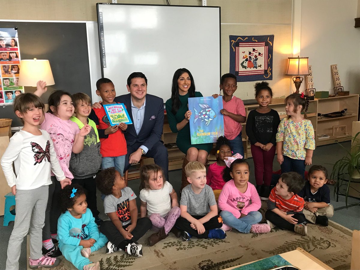 SyracuseSchools's tweet photo. Thank you to ⁦@CNYCentral⁩ reporters ⁦@FarahJadran⁩ &amp; ⁦@NikoTamurian⁩ for reading to Ms. Jordan’s class at ⁦@SCSDMontessori⁩ today! #SCSDReads https://t.co/XeMvWl6Txg